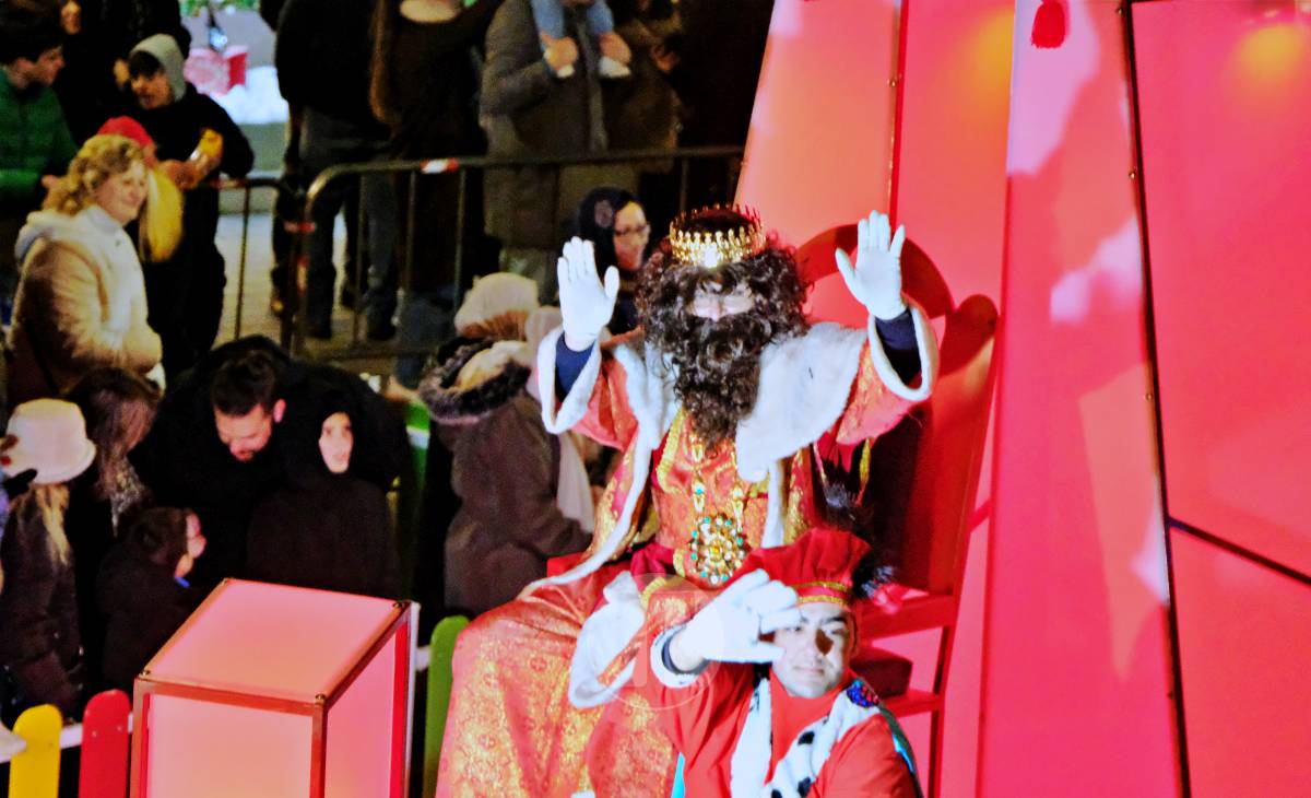 Tomelloso vive una cabalgata mágica con miles de personas en las calles pese al frío