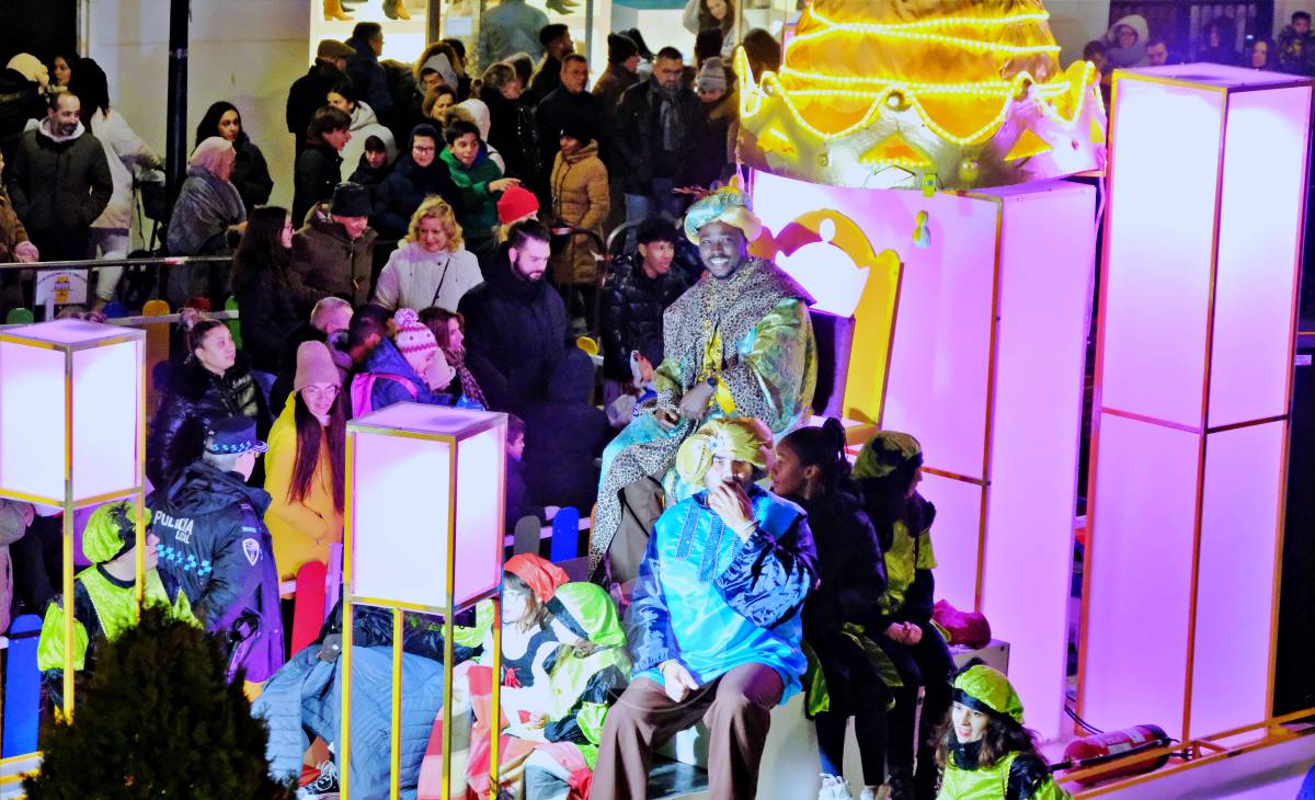 Tomelloso vive una cabalgata mágica con miles de personas en las calles pese al frío