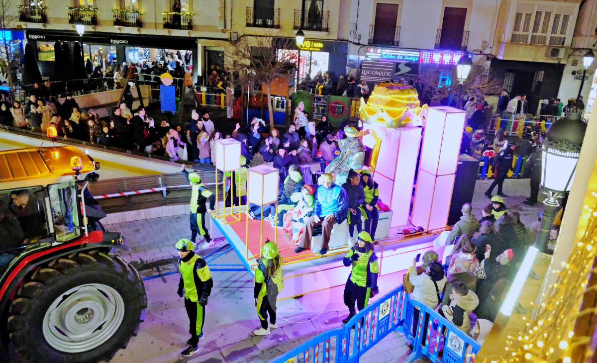 Tomelloso vive una cabalgata mágica con miles de personas en las calles pese al frío