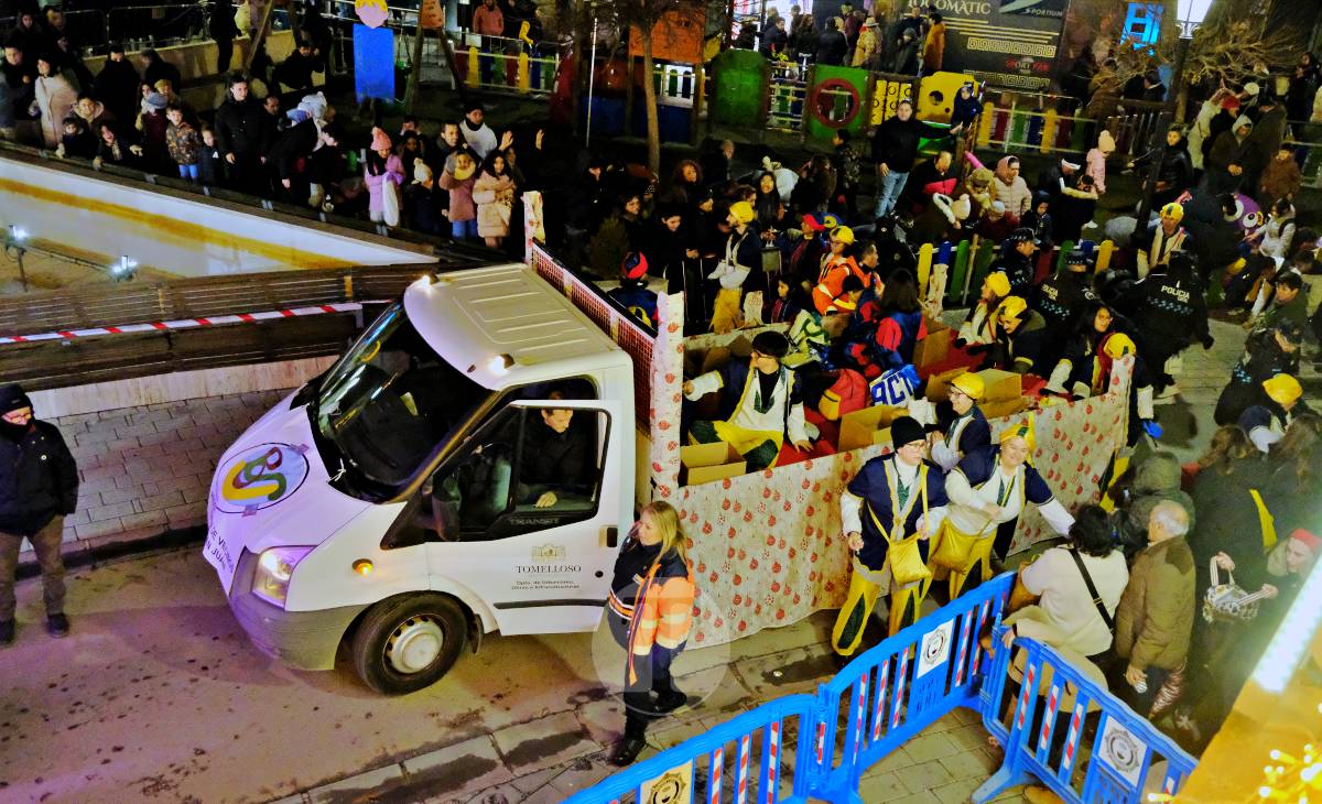 Tomelloso vive una cabalgata mágica con miles de personas en las calles pese al frío