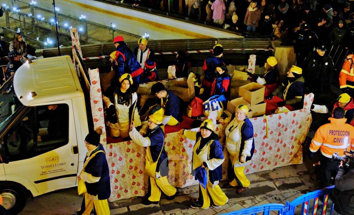 Tomelloso vive una cabalgata mágica con miles de personas en las calles pese al frío