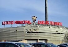 El Albacete condena los insultos racistas y busca a quien tiró un plátano a Vinícius