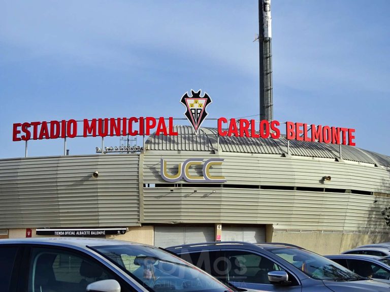 El Albacete condena los insultos racistas y busca a quien tiró un plátano a Vinícius