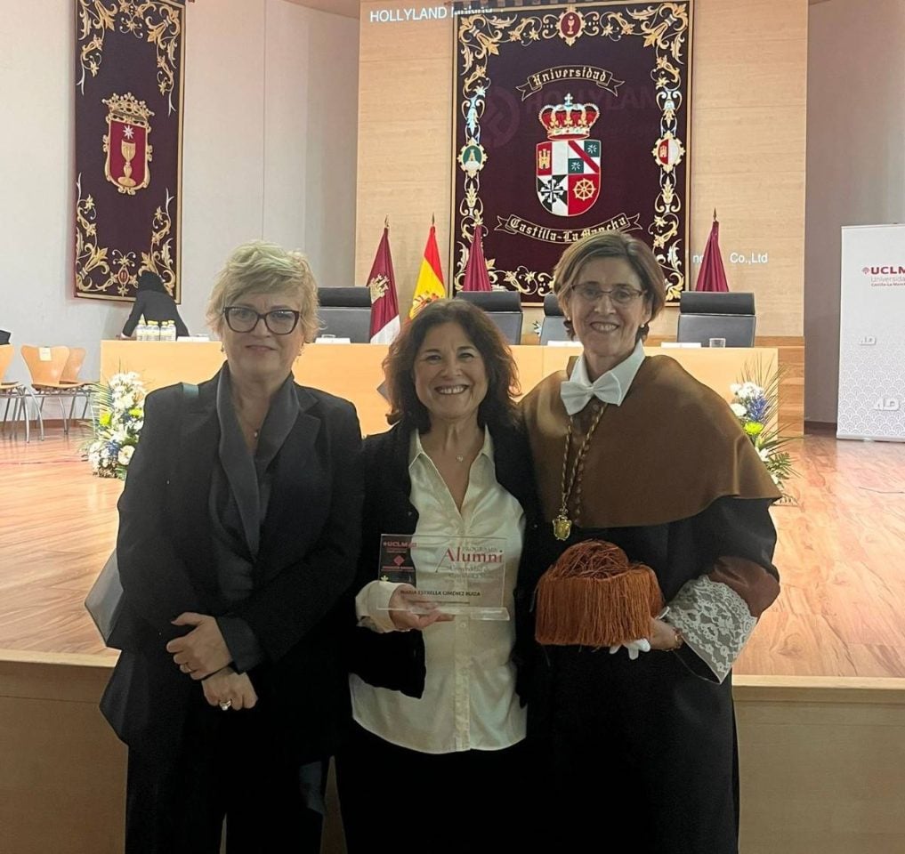 Estrella Giménez, presidenta de Fundación Kirira en Tomelloso, recibe el Premio Alumni UCLM a la Solidaridad