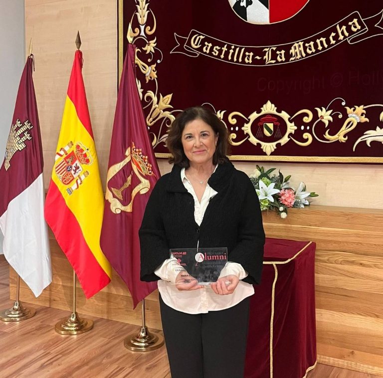 Estrella Giménez, presidenta de Fundación Kirira en Tomelloso, recibe el Premio Alumni UCLM a la Solidaridad