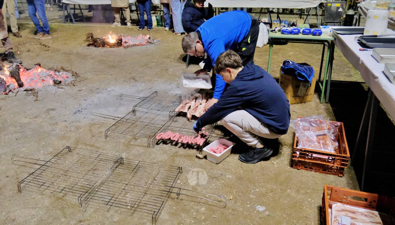 Tomelloso enciende su noche de San Antón al calor de las hogueras