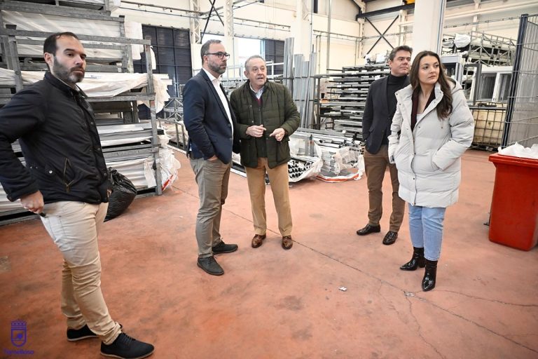 SOMAN PVC, referente industrial en Tomelloso, recibe la visita del alcalde para analizar la evolución del sector