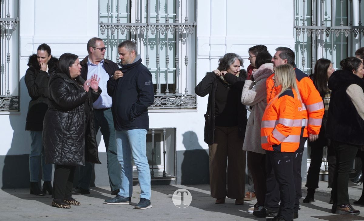 Tomelloso se suma al luto por el accidente ferroviario de Adamuz con un minuto de silencio en la Plaza de España