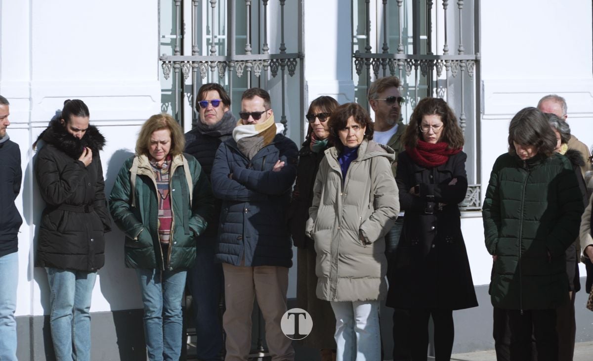 Tomelloso se suma al luto por el accidente ferroviario de Adamuz con un minuto de silencio en la Plaza de España