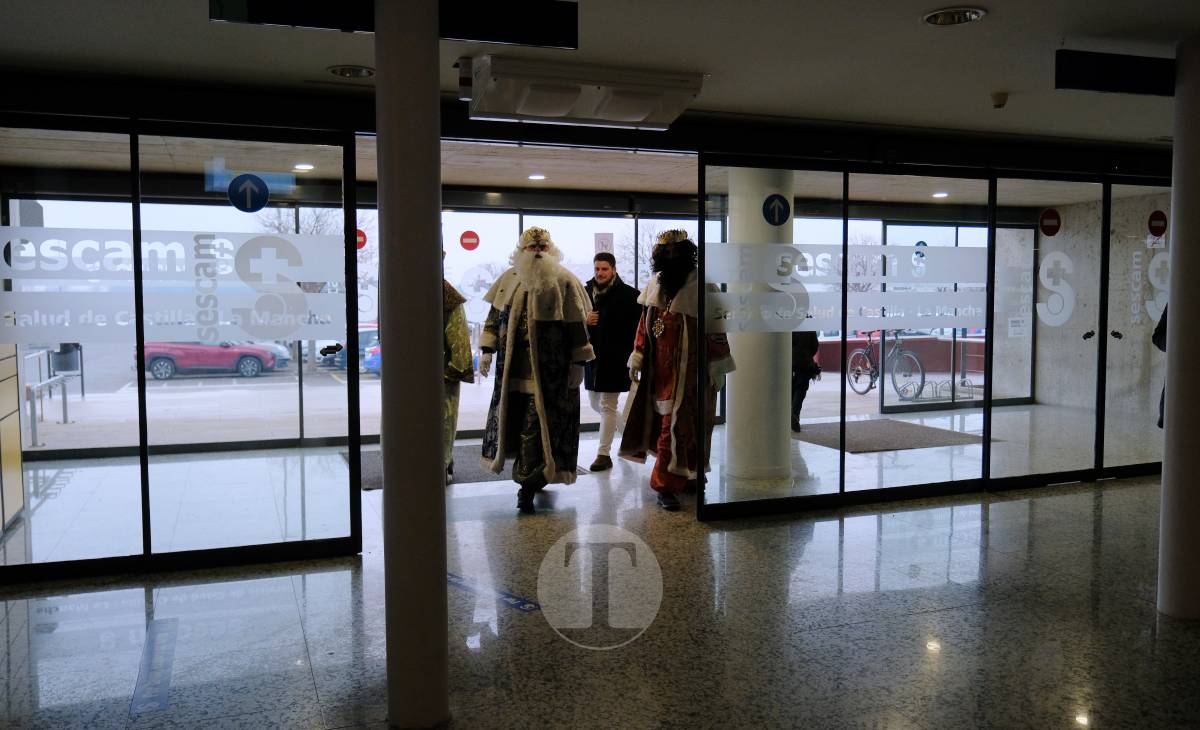 Los Reyes Magos ya están en Tomelloso y visitan a los niños ingresados en el hospital