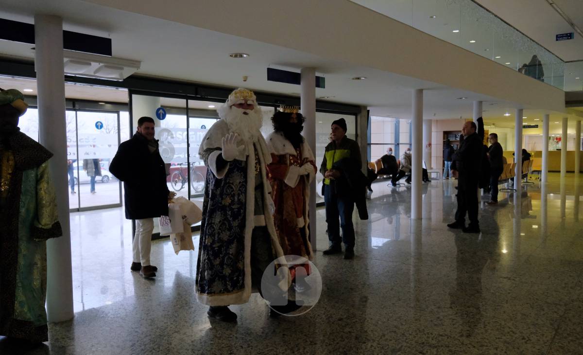 Los Reyes Magos ya están en Tomelloso y visitan a los niños ingresados en el hospital