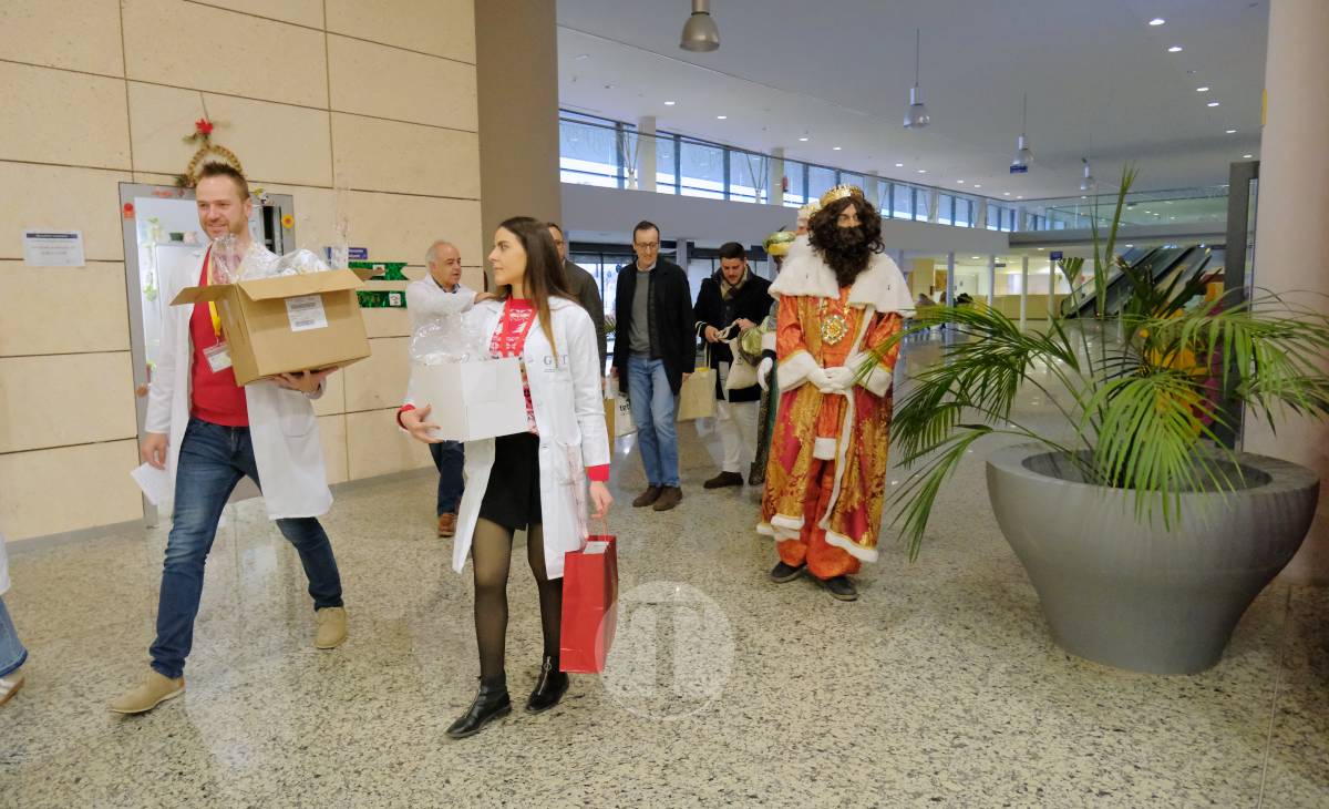 Los Reyes Magos ya están en Tomelloso y visitan a los niños ingresados en el hospital