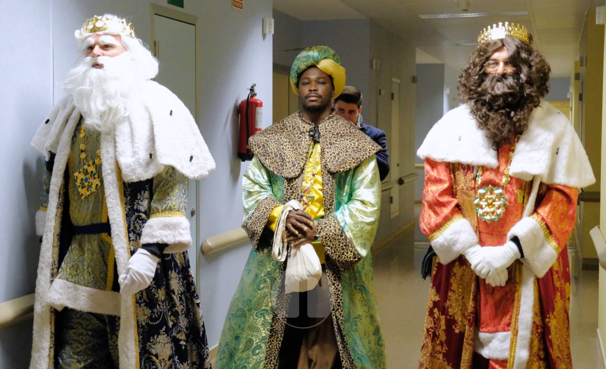 Los Reyes Magos ya están en Tomelloso y visitan a los niños ingresados en el hospital