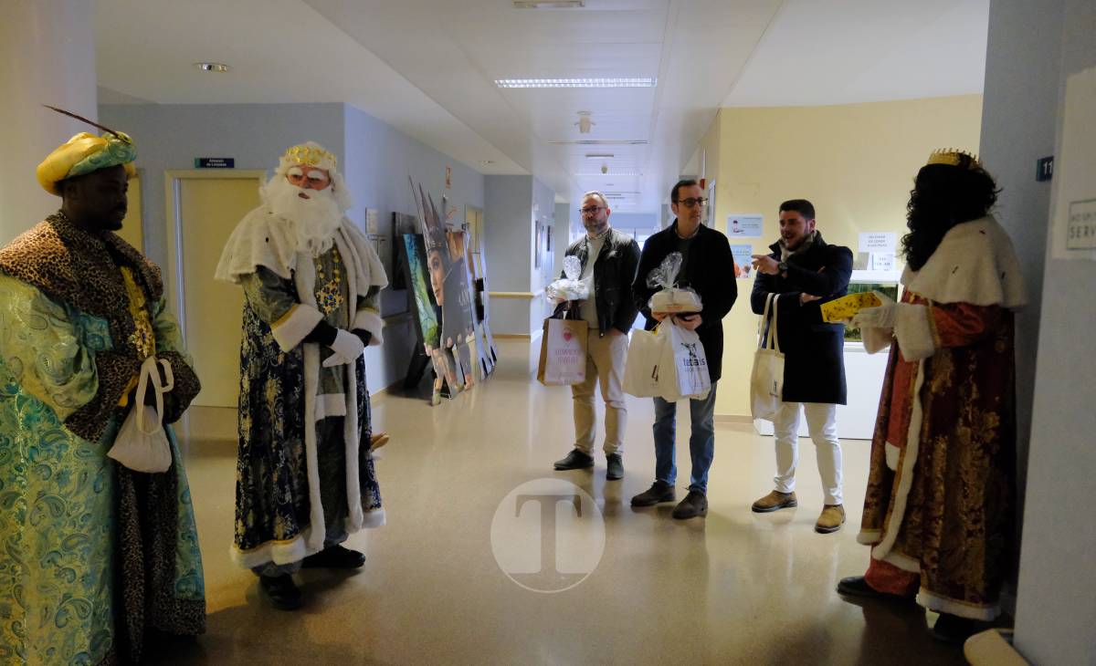 Los Reyes Magos ya están en Tomelloso y visitan a los niños ingresados en el hospital