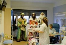 Los Reyes Magos ya están en Tomelloso y visitan a los niños ingresados en el hospital