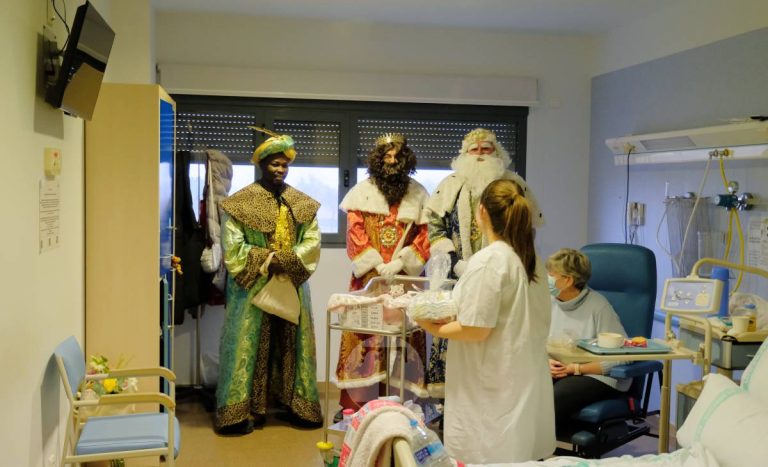 Los Reyes Magos ya están en Tomelloso y visitan a los niños ingresados en el hospital