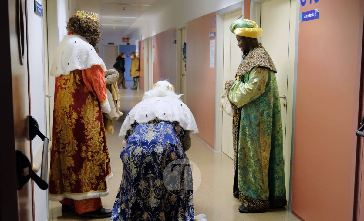Los Reyes Magos ya están en Tomelloso y visitan a los niños ingresados en el hospital
