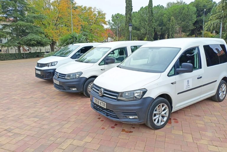 Tomelloso adquiere tres furgonetas nuevas para labores de limpieza y jardinería