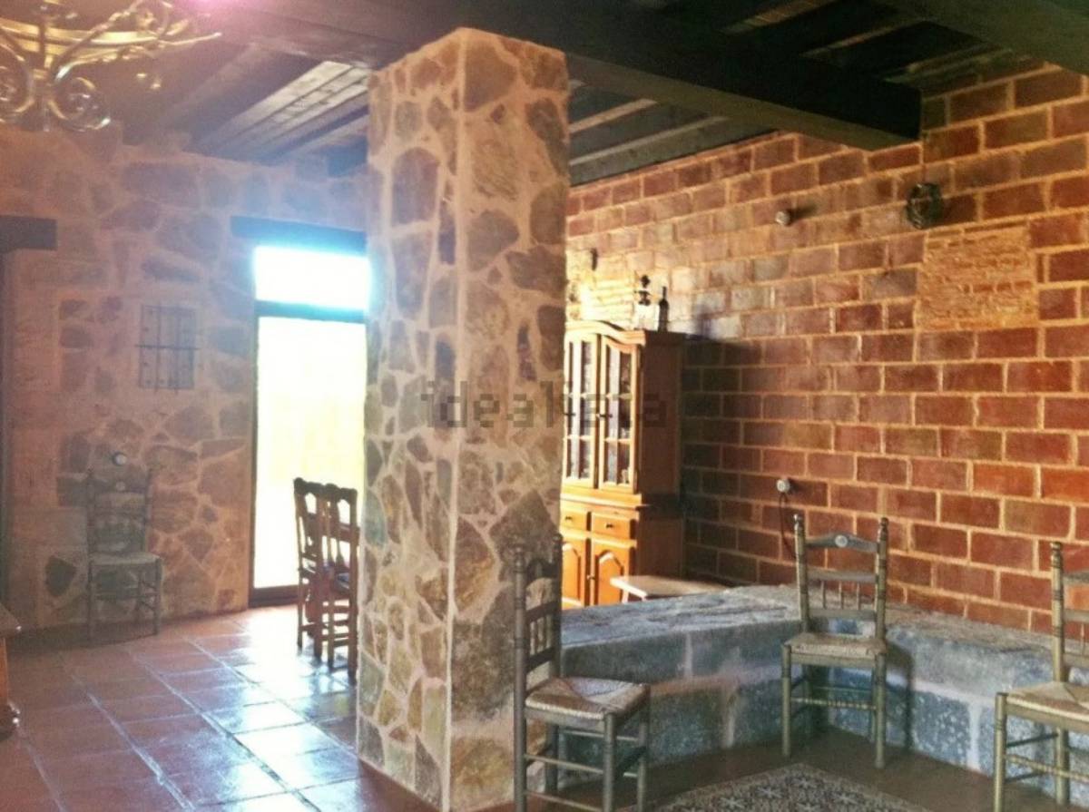 A la venta un chalet de lujo en Tomelloso por 2 millones de euros: piscina, chimenea y una parcela de 17.000 m2