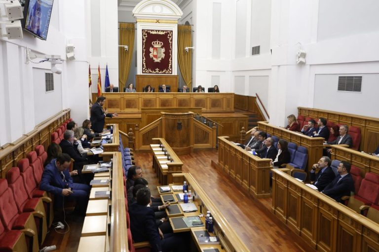 Las Cortes de C-LM, en contra del modelo de financiación, con PP y Vox culpando a Page de permitirlo