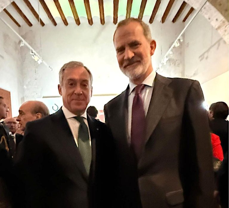 El presidente de Eurocaja Rural asiste al 160º Aniversario de ‘Las Provincias’ junto a Sus Majestades los Reyes de España