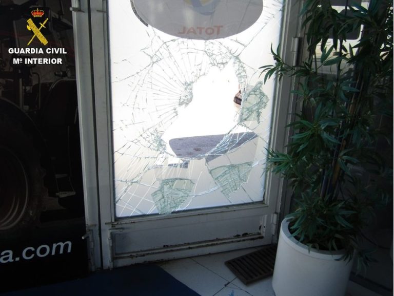 Detenidos tras robar en locales de Tomelloso a los que accedían rompiendo los escaparates