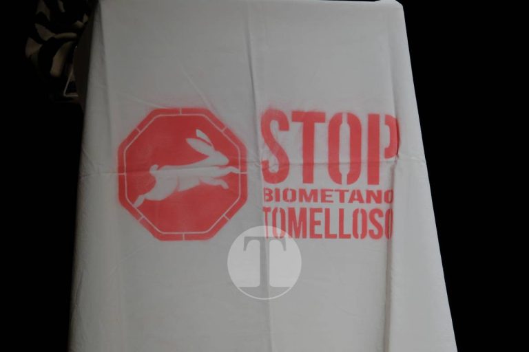 Stop Biometano Tomelloso denuncia una multa a vecinos por colocar un cartel informativo