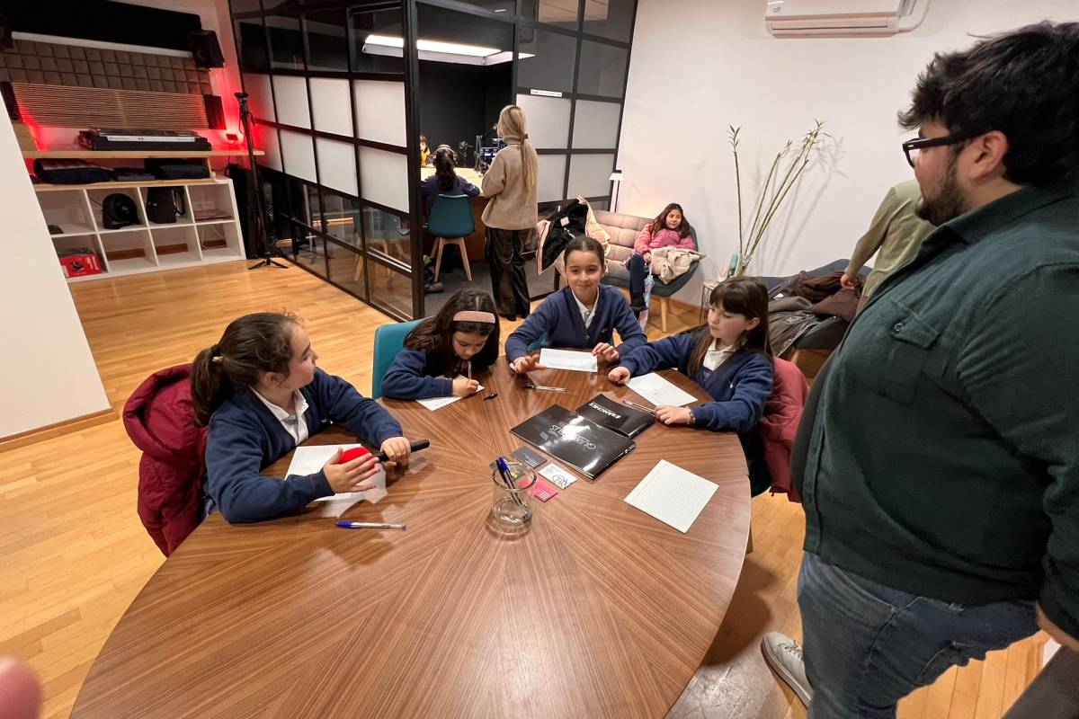 Los alumnos del Santo Tomás-La Milagrosa se convierten en periodistas por un día