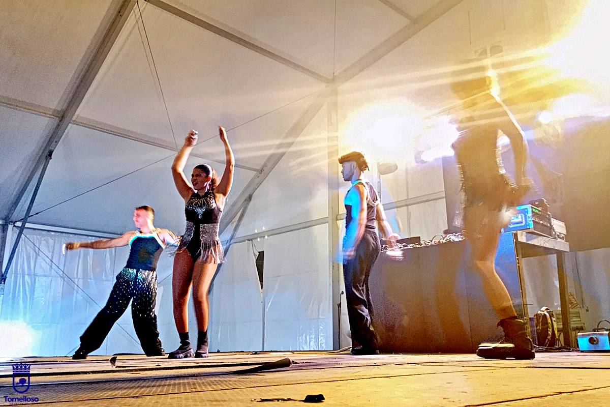 Bibi Malone llena de música, humor y nostalgia la noche del martes de Carnaval en Tomelloso