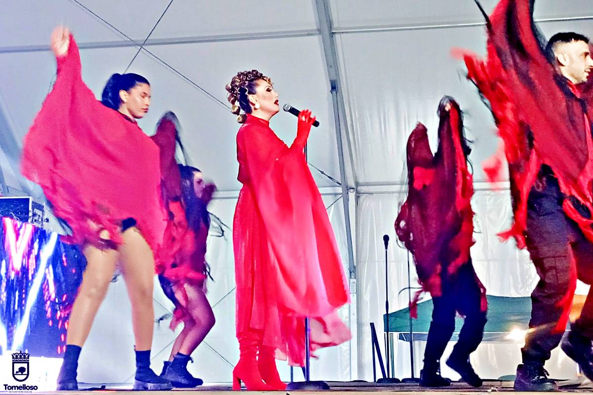 Bibi Malone llena de música, humor y nostalgia la noche del martes de Carnaval en Tomelloso