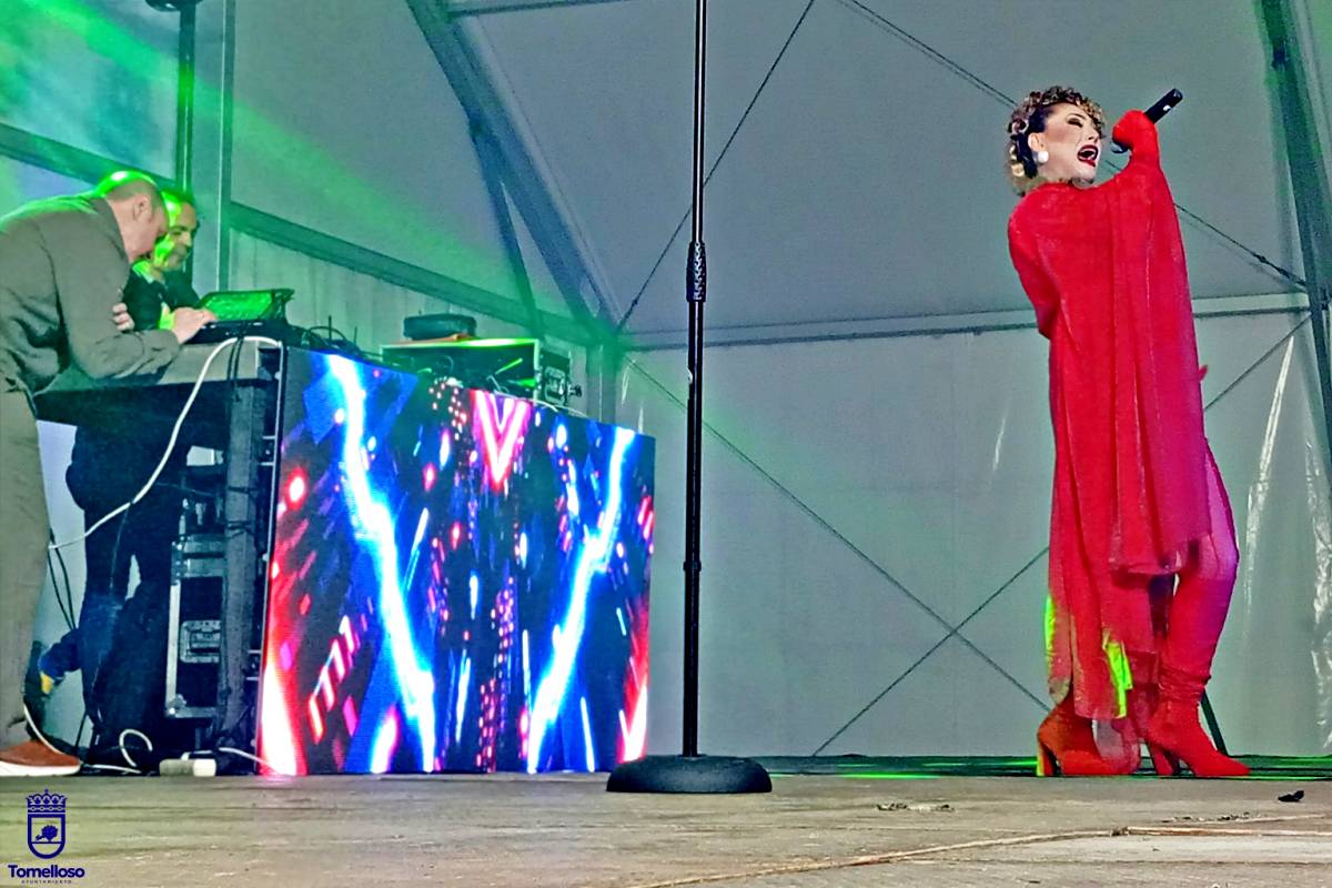 Bibi Malone llena de música, humor y nostalgia la noche del martes de Carnaval en Tomelloso