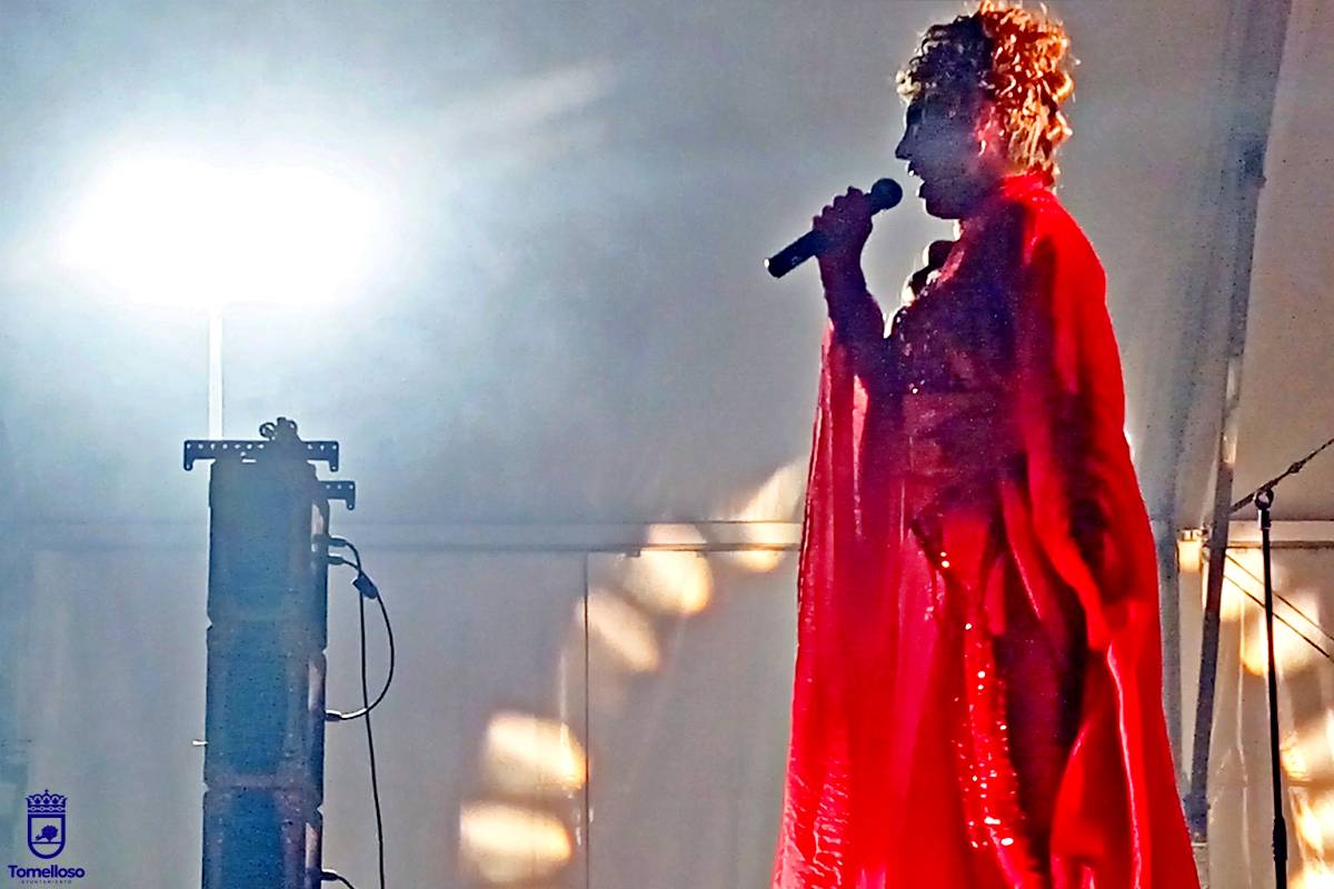 Bibi Malone llena de música, humor y nostalgia la noche del martes de Carnaval en Tomelloso