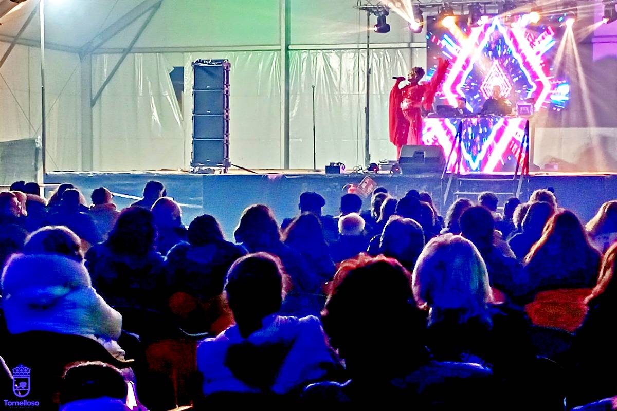 Bibi Malone llena de música, humor y nostalgia la noche del martes de Carnaval en Tomelloso