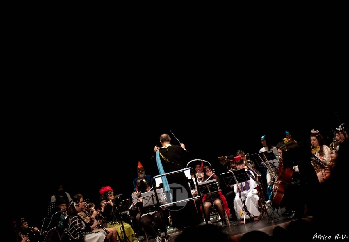 La Unión Musical de Tomelloso llena de carnaval y música el Marcelo Grande