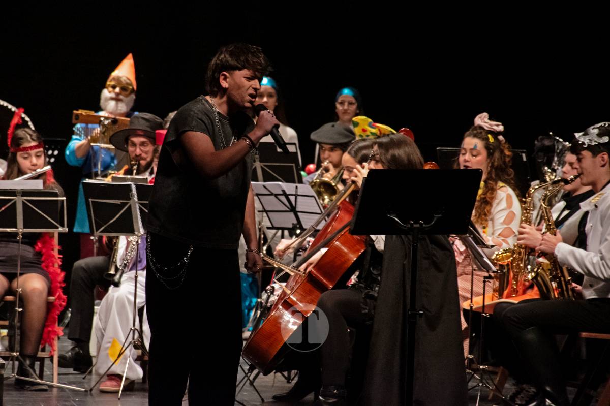 La Unión Musical de Tomelloso llena de carnaval y música el Marcelo Grande