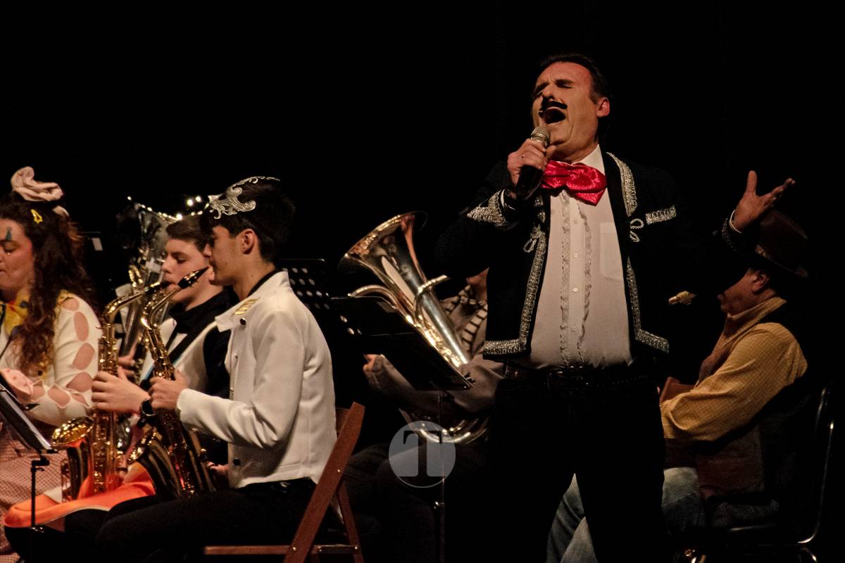 La Unión Musical de Tomelloso llena de carnaval y música el Marcelo Grande