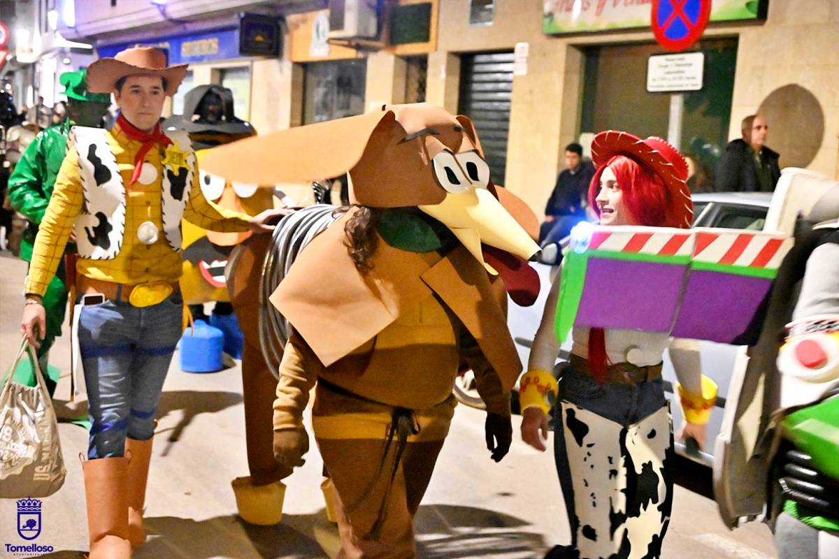 Toy Story, las Monster High y Zorro Tails arrasan en el concurso de máscara espontánea del Carnaval de Tomelloso