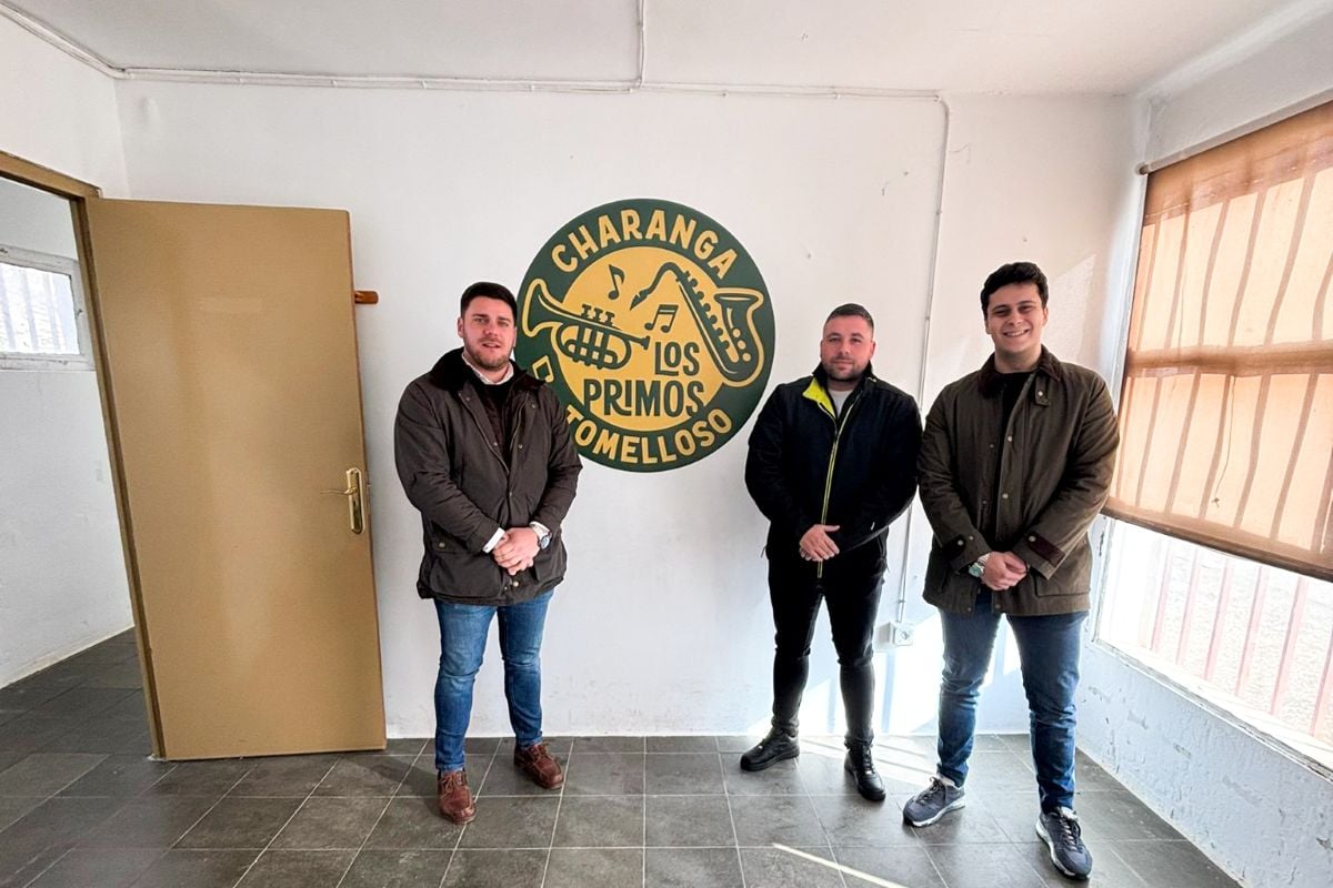 La charanga "Los Primos" ya tiene sede en Tomelloso y firman un convenio de 3.750 euros