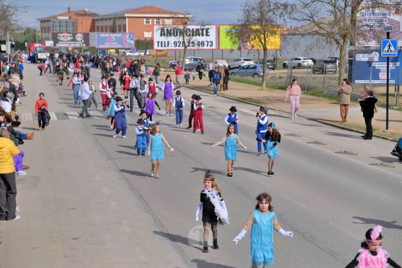 El Desfile Escolar llena de alegría y color las calles de Tomelloso