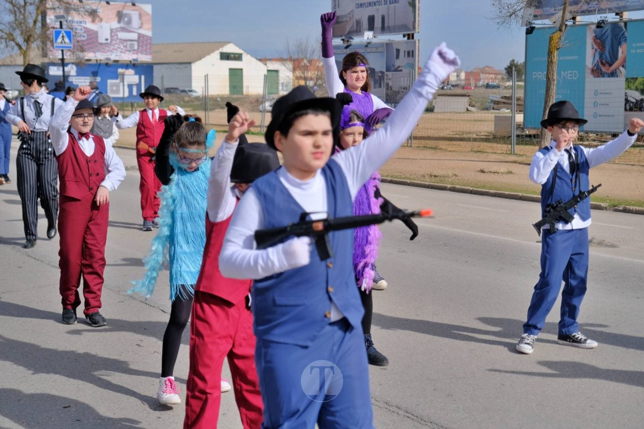 El Desfile Escolar llena de alegría y color las calles de Tomelloso