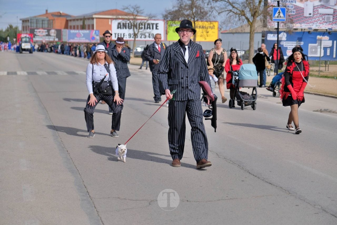 El Desfile Escolar llena de alegría y color las calles de Tomelloso