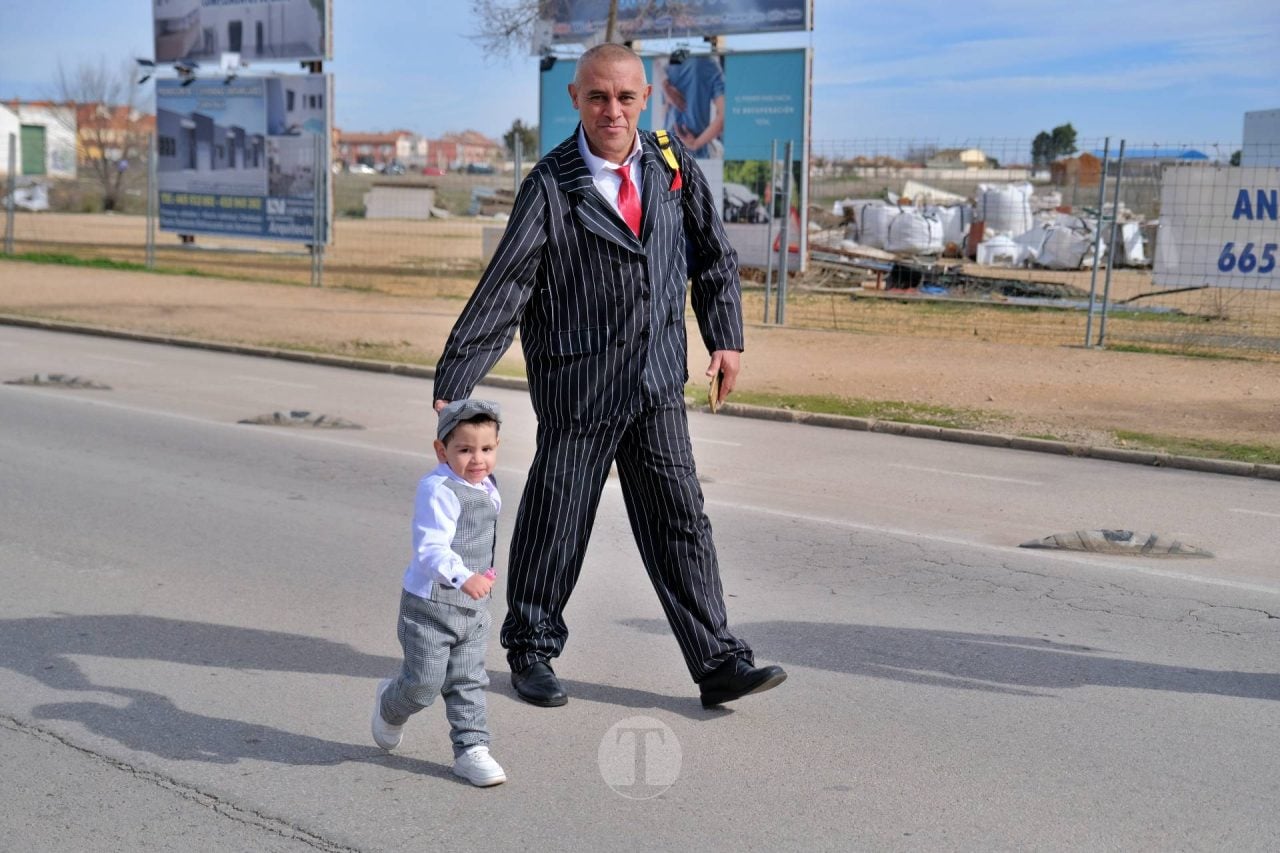El Desfile Escolar llena de alegría y color las calles de Tomelloso