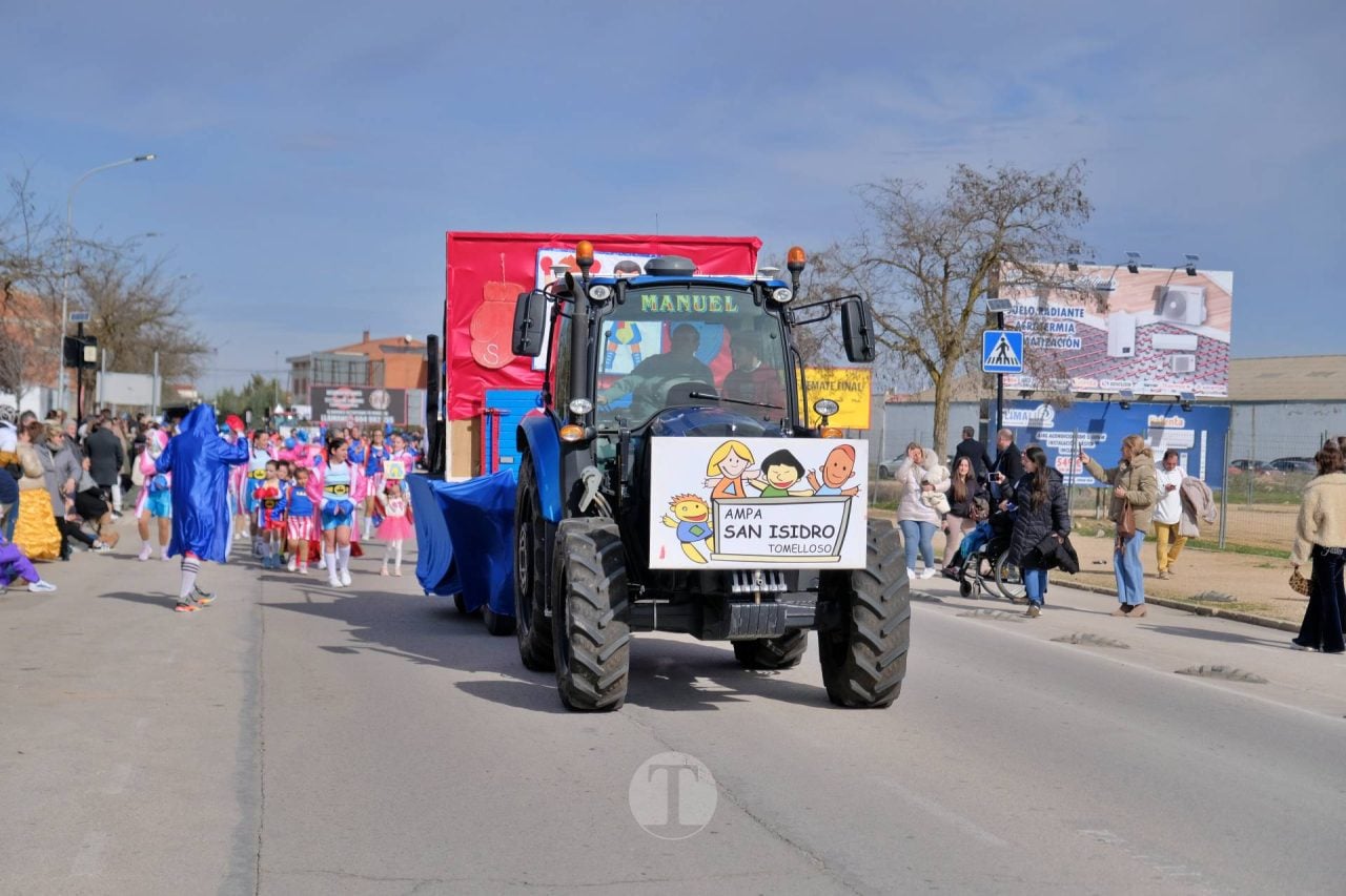El Desfile Escolar llena de alegría y color las calles de Tomelloso
