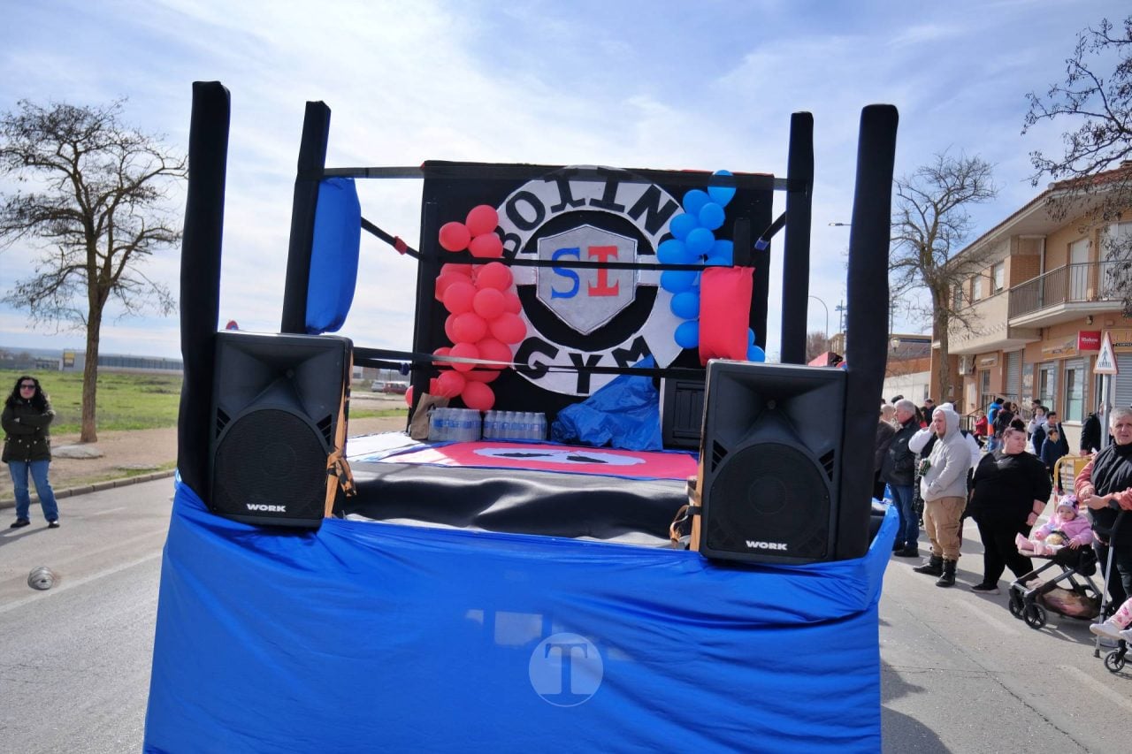 El Desfile Escolar llena de alegría y color las calles de Tomelloso