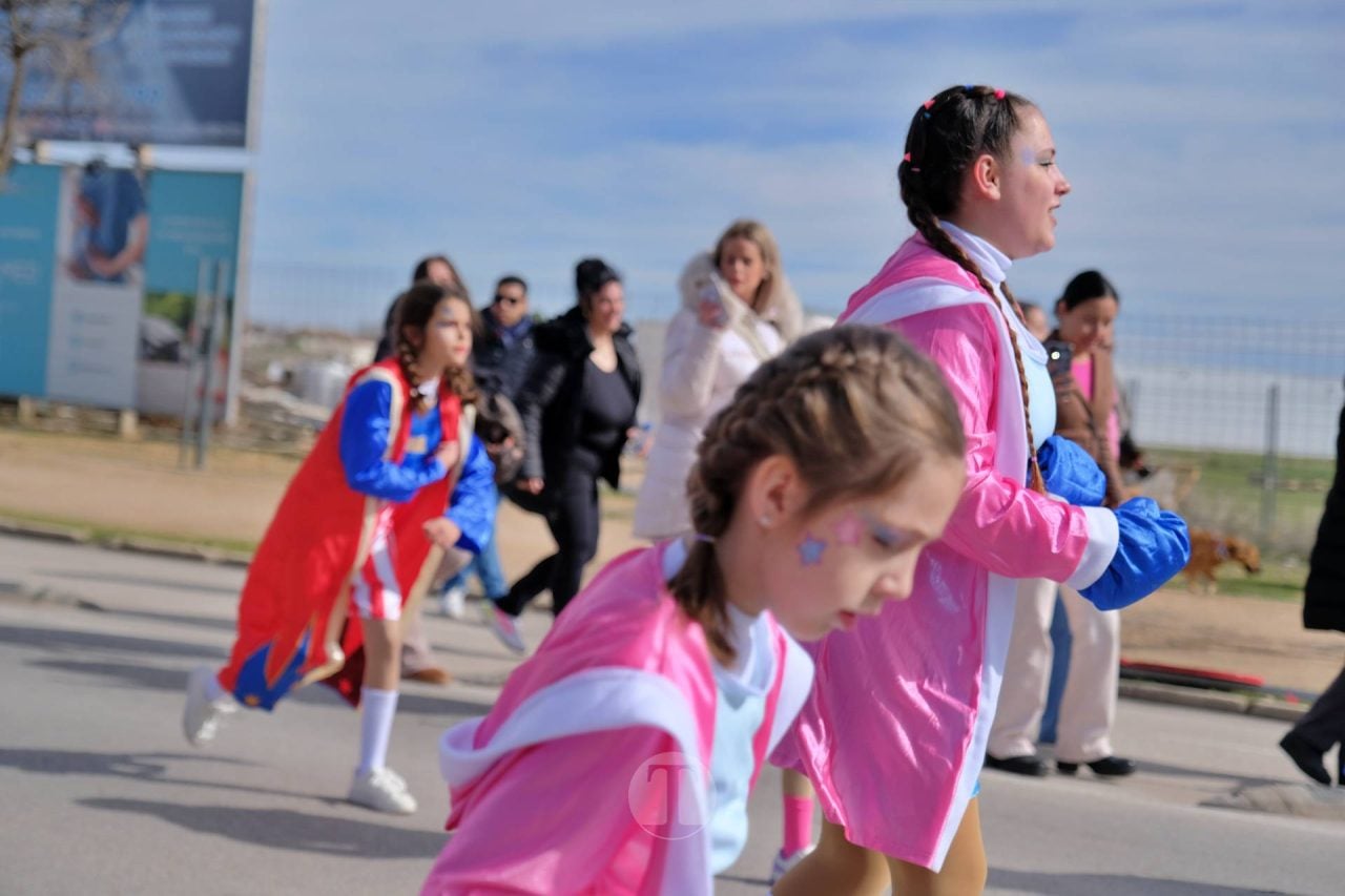 El Desfile Escolar llena de alegría y color las calles de Tomelloso