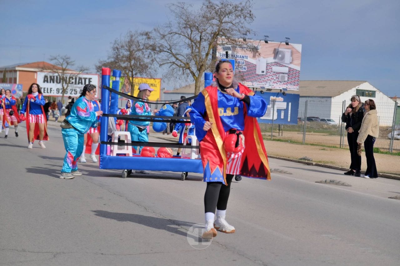 El Desfile Escolar llena de alegría y color las calles de Tomelloso