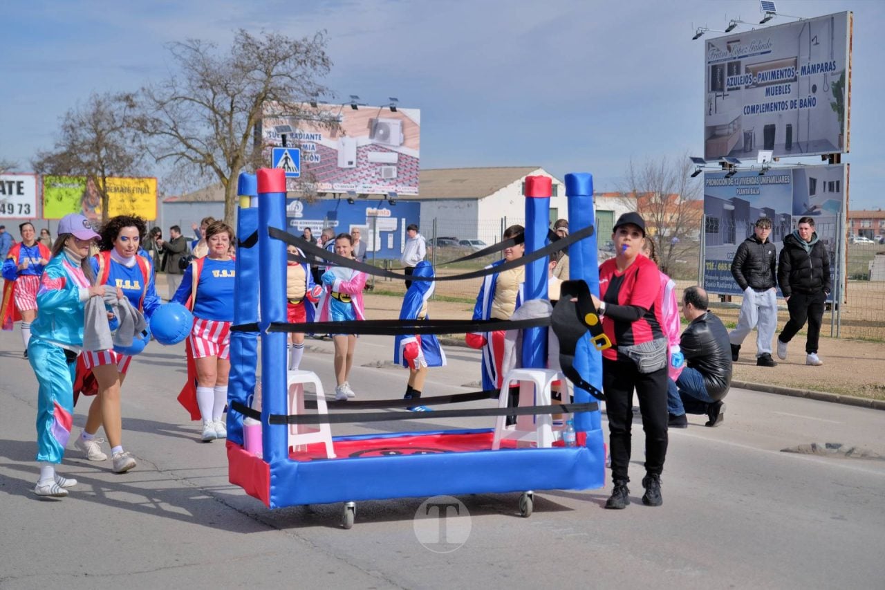 El Desfile Escolar llena de alegría y color las calles de Tomelloso