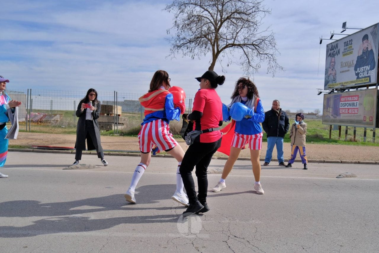 El Desfile Escolar llena de alegría y color las calles de Tomelloso