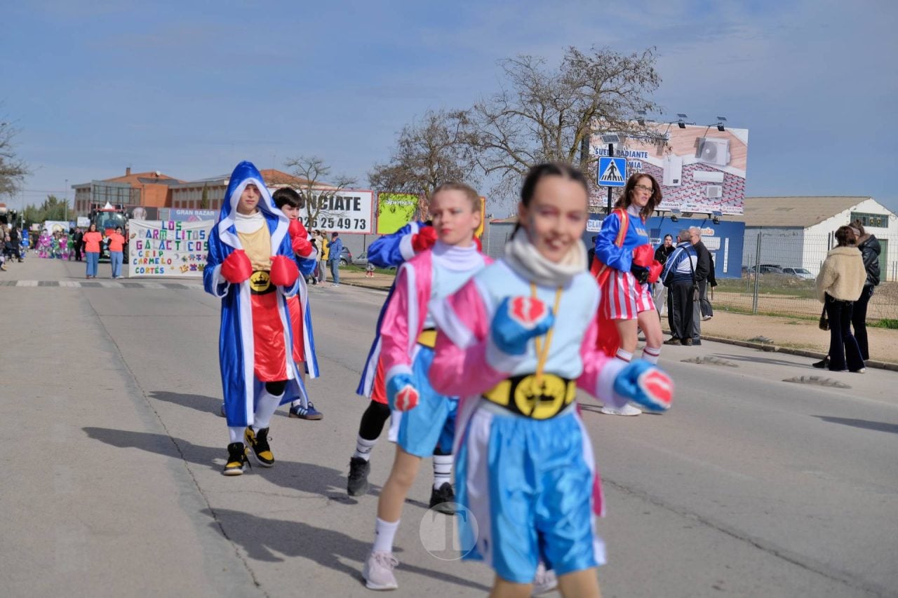 El Desfile Escolar llena de alegría y color las calles de Tomelloso