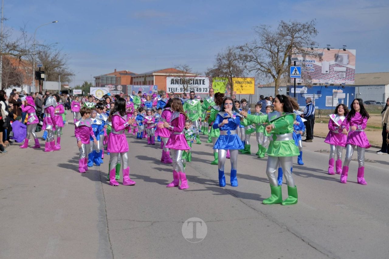 El Desfile Escolar llena de alegría y color las calles de Tomelloso